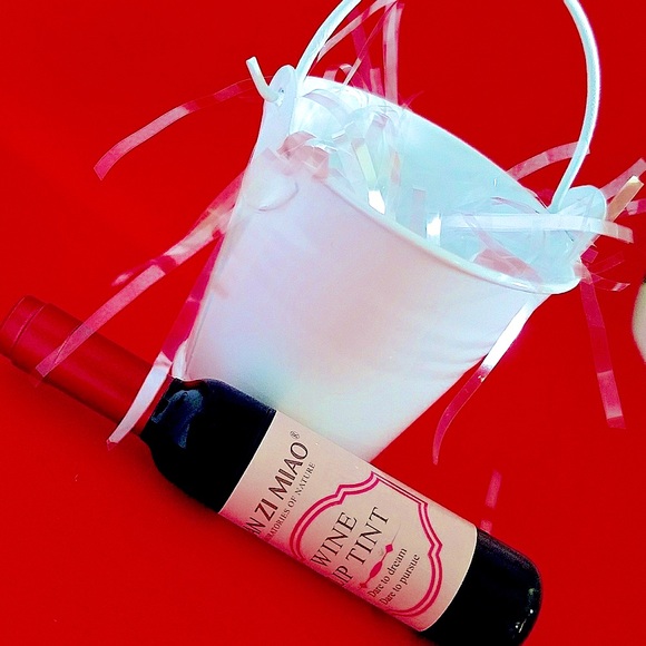 * HOST PICK* Wine Lip Gloss Set 🎉Bachelorette🎉 - Picture 2 of 6